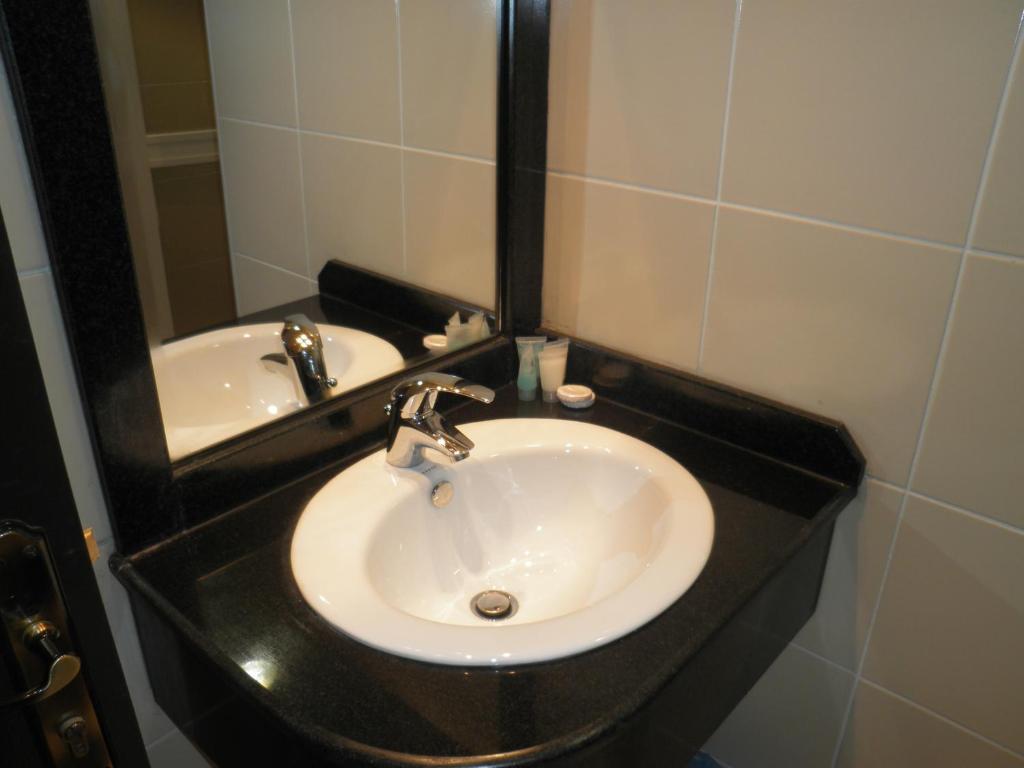 Marina Royal Hotel Suites Koweït Chambre photo