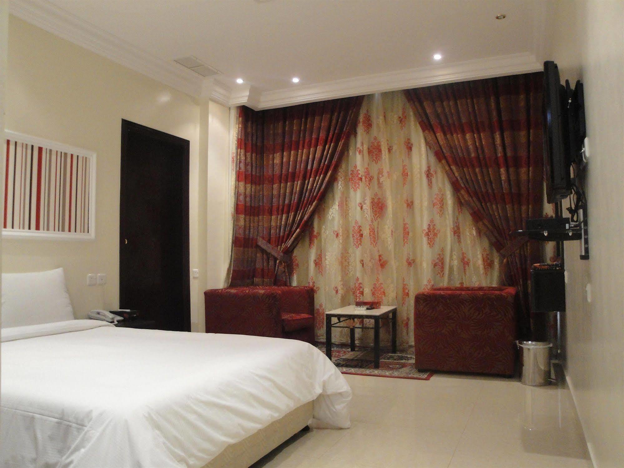 Marina Royal Hotel Suites Koweït Extérieur photo